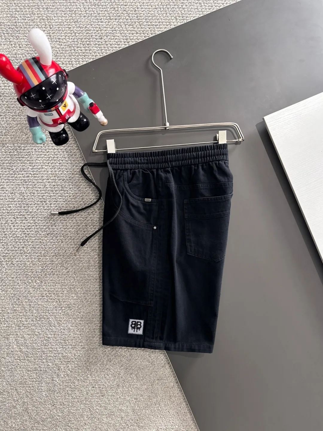 Next day shipment P160 Premium Balenciaga 2026 Spring/Summer New Arrival elastic band casual shorts, counter-customized fabrics Breathable, high comfort, impeccable details, brand element design concept, reflecting high quality. It feels delicate and soft! It presents a casual cut and the upper body shape is great! Sizes:S-3XL